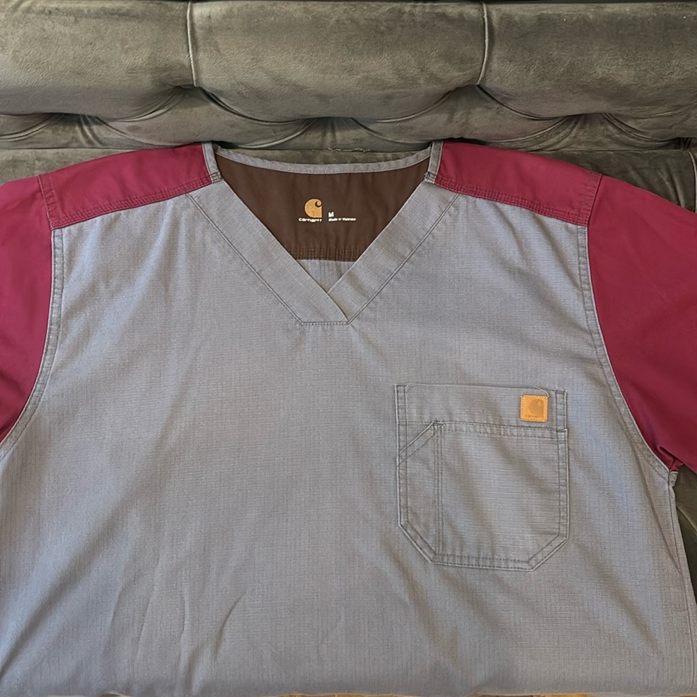 Carhartt scrub top! size: mens M